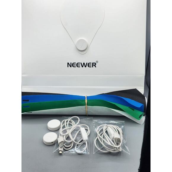 Neewer White Lightbox Collapsable with LED Strips & 4 Background Colors - Picture 4 of 16